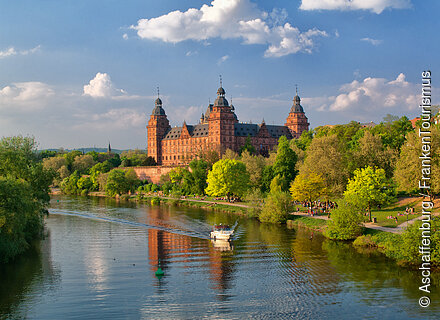 Aschaffenburg im Frühjahr von der Mainbrücke