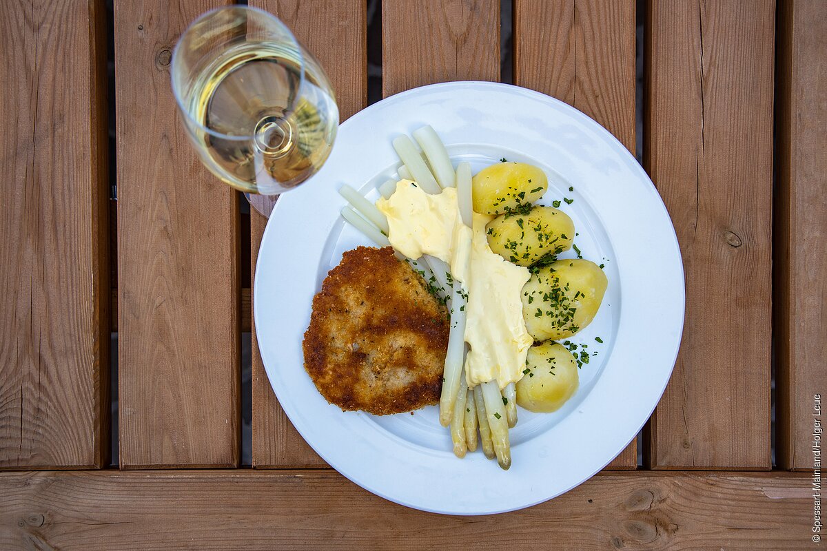 Weißwein mit Fränkischem Spargel