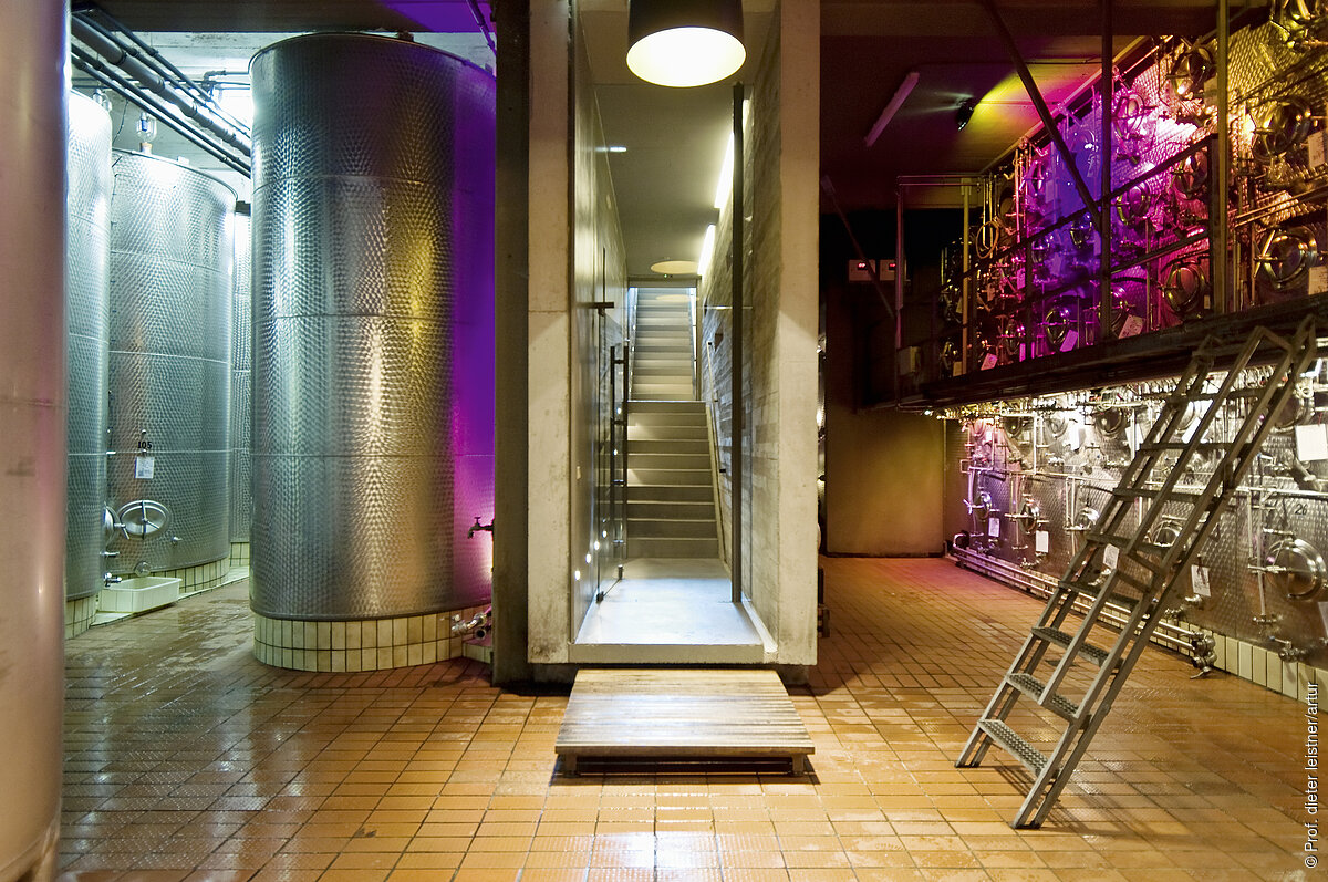 S. Stein[©(c)Dieter Leistner/artur architekturbilder agentur, Tel. +49 201 890 9390, info@artur-photo.de; Veroeffentlichung nur gegen Honorar, Urhebervermerk und Beleg / permission required for reproduction, mention of copyright, complimentary copy; Bankverbindung / bank account and sorting code: Postbank Koeln, Konto 3582 05 03, BLZ 370 100 50; IBAN: DE 63 3701 0050 0035 8205 03, BIC: PBNKDEFF, U.St.ID / V.A.T.: DE 811 983 492]  Leistner, Dieter/artur
