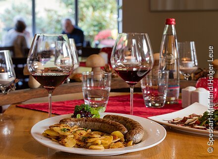 Wein und Wildbratwurst