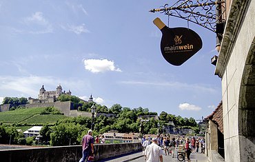 Weinbistro Mainwein - an der alten Mainbrücke in Würzburg